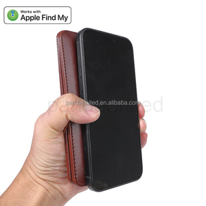 Il Tracker di copertura del passaporto Premium con trova il mio stile minimalista classico tecnologico contiene le carte necessarie per i viaggi e l'uso quotidiano - Product Image 2