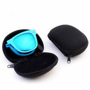 Lunettes de soleil pliantes à rivets tendance, vente en gros, pour hommes et femmes, avec étui à lunettes - Product Image 2