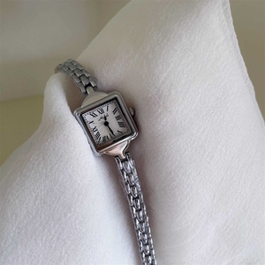 Melissa Distinctive Fashion Watch Dameshorloge met temperament, retro Romeinse wijzerplaat, eenvoudige vierkante band - Product Image 2