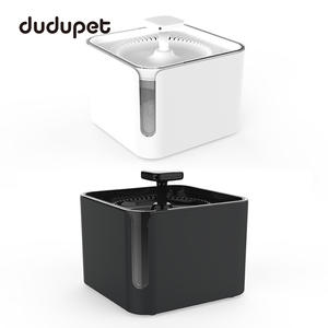 Fuente de agua eléctrica Dudupet para perros y gatos, filtro de circulación automática, plástico blanco, 0,8 kg, desmontable - Product Image 2