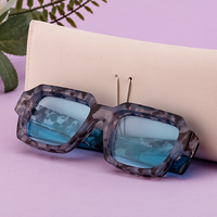 KAJILA Vente en gros de lunettes de soleil mode avec logo personnalisé à monture rectangulaire et branches transparentes UV400 Lunettes de soleil pour femmes et hommes