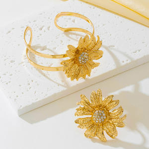 Ensemble de bijoux de bague de bracelet réglable ouvert de fleur de diamant à la mode et exagéré pour femmes - Product Image 5