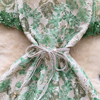 Robe décontractée pour femme, brodée de fleurs, ajourée, coupe trapèze, manches courtes, col montant, ceinturée, élégante, pour le quotidien