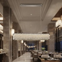 Applique murale LED en fer et cristal de luxe moderne avec télécommande, finition dorée pour la maison et l'hôtellerie
