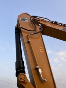 Bonne qualité utilisée pour la pompe hydraulique de moteur diesel d'excavatrice de type chenille 330D bon train de roulement bien entretenu immédiat - Product Image 4