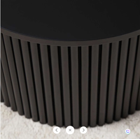 Table basse noire moderne avec base en forme de spirale