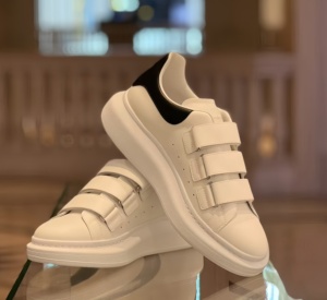 Chaussures de sport en cuir de style designer, luxueuses et simples, chaussures de sport tendance et décontractées avec fermeture Velcro - Product Image 1