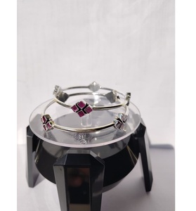 Magnifiques bracelets en argent plaqué pour femmes, motifs motivants raffinés créant un aspect radieux, marque SUMAN SILVER JEWELLERS - Product Image 1