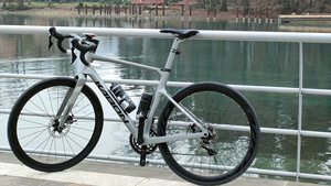 Bicicleta de Carretera de Carbono en Oferta, 700C 105 <span class=keywords><strong>R7000</strong></span>, 22 Velocidades, Frenos de Disco, Ruedas de Aleación de Aluminio, Sillín Ergonómico, Pedales Ordinarios - Product Image 5