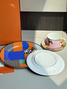 Meilleures ventes : Ensemble de 4 assiettes et tasses en porcelaine de style nordique - Product Image 6