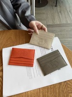 Dompet kulit kustom tempat kartu saku pola silang berlapis tas kartu kecil eksklusif