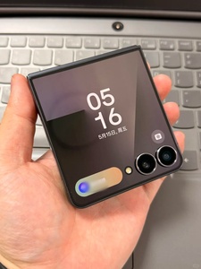 Sam Z Flip7 Plegable con Pantalla de 4.1'', Cámara Dual de 50MP, Exynos 2500, 188g, <span class=keywords><strong>Samsung</strong></span> <span class=keywords><strong>DeX</strong></span>, Teléfono con IA, ROM Global - Product Image 3