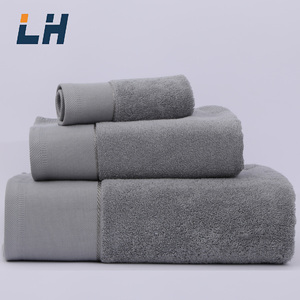 Asciugamano da Palestra Personalizzato <span class=keywords><strong>con</strong></span> Logo Jacquard in Rilievo, Antimicrobico, ad Asciugatura Rapida, Ecologico, 100% Cotone, per Sport all'Aperto e Bagno - Product Image 4