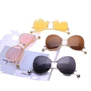 Gafas de Sol Qianai para Mujer con Montura Dorada y Lentes de PC con Protección UV400, Estilo Océano, Modelo H4-1743 - Product Image 5