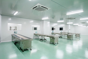 Chaîne de production et d'emballage automatique en acier inoxydable pour bouteilles cosmétiques, boîtes, bidons et pots, avec machine de transfert - Product Image 1