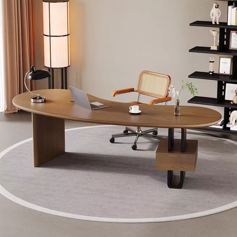 โต๊ะขนาด 1.4 เมตร และเก้าอี้สำนักงานวอร์เรน สีวอลนัทคลาสสิก