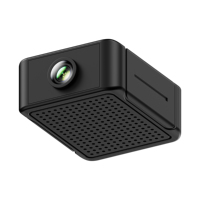 Caméra WiFi miniature de surveillance à domicile avec vision nocturne, suivi humain, stockage cloud et accès par smartphone pour la surveillance à distance des pièces.