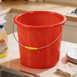 Seau en plastique rouge 10-15L, durable, pour le nettoyage domestique et la lessive - Product Image 1