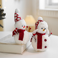 Bonhomme de neige festif de Noël, bonhomme de neige en peluche mignon avec écharpe rouge, décoration intérieure de Noël, cadeau de Noël