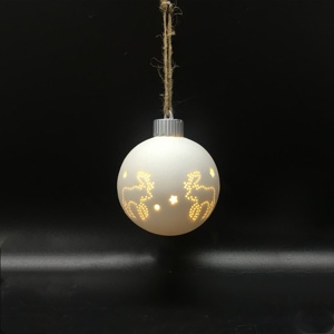 Le plus récent ornement <span class=keywords><strong>de</strong></span> boule suspendue <span class=keywords><strong>de</strong></span> Noël en céramique LED Hollow Out unique avec l'<span class=keywords><strong>image</strong></span> du Père Noël - Product Image 2