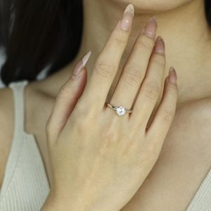 Bague solitaire personnalisée Eternal Knot 0,3 - 1 carat en diamant de laboratoire à 4 griffes en argent sterling pour fiançailles, promesse, anniversaire - Product Image 5