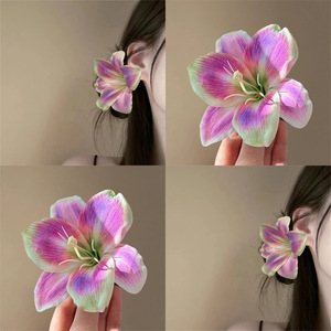 Simulierte Narzissen Haars pange für Frauen Süße hawaiian ische böhmische Blume Hochzeits feier Strand Kopfschmuck Stoff Metall Seite Haarnadel - Product Image 2