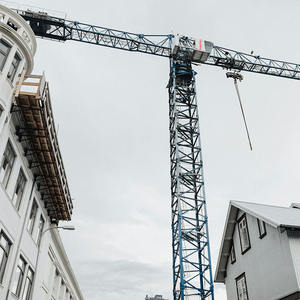 Grúa Torre de Plataforma Plana de 6 Toneladas de Alta Estabilidad que Garantiza una Elevación Segura en Entornos de Construcción al Aire Libre con Viento Fuerte - Product Image 2