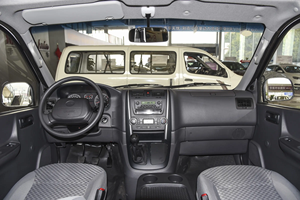 Camioneta Jinbei Express 2019 2.0L de segunda mano en oferta, Euro VI, 6 plazas, con bajo kilometraje de 26000 kilómetros - Product Image 4