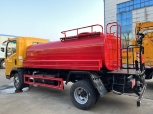 Light Duty China HOWO 5m3 Municipal Watering Cart Truck <b>Garden</b> Greening Road Dust Suppression Tanker for Sale - Product Image 4