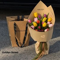 Vente en gros logo personnalisé trapézoïdal rectangle marron bouquet sac en papier de carton sac à main d'emballage de fleurs