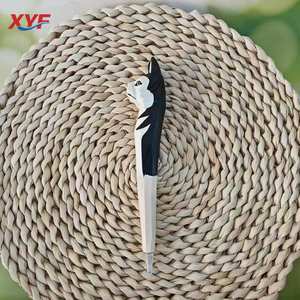 Les objets artisanaux en bois sont originaux et mignons. Sculptures en bois faites à la main en forme d'animaux sont des cadeaux - Product Image 2