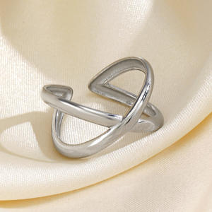 Nouvel arrivage de bijoux en acier inoxydable unisexe de qualité supérieure bagues 3D en forme de X à la mode conception de queue simplifiée irrégulière à haute esthétique - Product Image 4