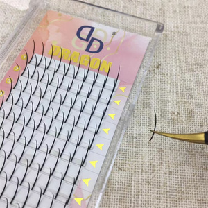 Dragon Spikes Extensiones de pestañas Venta al por mayor Etiqueta privada 0,07mm 8-18mm Puntas húmedas prefabricadas Pestañas a granel Super Matter Black - Product Image 6