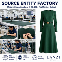 Robe midi à col rond de marque privée, fabrication OEM ODM, ceinture à boucle rose, crêpe structuré, couture princesse, fermeture éclair discrète