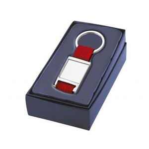 Porte-clés personnalisé avec tissu rouge et logo gravé, en métal et cuir, 25x25, pour entreprises - Product Image 2