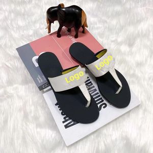 Nouvelles sandales plates de marque de créateur 2026 pour femmes, à bout ouvert, en cuir PU, tongs, vente en gros - Product Image 5