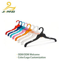 Cintres multifonctionnels transparents en PP moulés par injection, durables, pour adultes, avec plaque LOGO personnalisable pour vêtements – Vente en gros directe usine