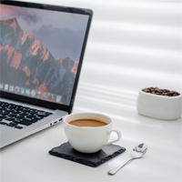 Ensemble de dessous-de-verre en ardoise naturelle, design nordique écologique, carré avec pieds antidérapants, tapis et coussinets noirs pour utilisation sur table