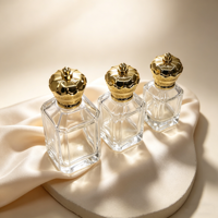 Vente en gros d'atomiseurs de parfum carrés en verre transparent de 30 ml, 50 ml, 100 ml avec un capuchon en or de luxe pour Attar arabe
