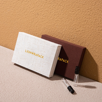 Boîte à tiroirs personnalisée en papier texturé lin avec flacons d'échantillons de parfum en verre vides pour kit de voyage cosmétique