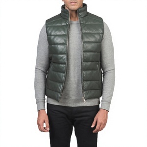Gilet en cuir PU noir pour homme, col en V, simple boutonnage, sans manches, coupe-vent, boutons dorés, couleur unie, vêtement d'hiver - Product Image 1