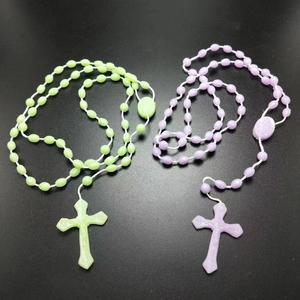 Collana Luminosa a Croce, Gioielli per il Commercio Estero, Collana Rosario Luminosa in Plastica, Filo di Perle che si Illumina al Buio - Product Image 3