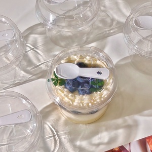Copo Redondo de Mousse de 220ml com Tampa e Colher, Caixa Plástica Transparente PET para Sobremesas, Ideal para Bolo, Iogurte e Sorvete - Product Image 1