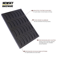 Plaque de cuisson rectangulaire durable avec 28 cavités individuelles, idéale pour les croissants, les pains et les brioches, facile à démouler