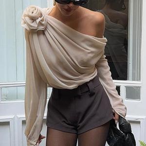 เสื้อยืดลายดอกไม้แขนยาวคอเฉียงแบบไม่สมมาตร เสื้อครอปสั้นแบบเซ็กซี่สำหรับผู้หญิง แฟชั่นเสื้อเบลาส์ - Product Image 1