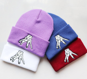 Bonnet tricoté Wednesday <span class=keywords><strong>Addams</strong></span>, nouveau chapeau d'hiver unisexe chaud et tendance inspiré de <span class=keywords><strong>la</strong></span> <span class=keywords><strong>série</strong></span> télévisée « Wednesday » - Product Image 2
