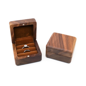 Proposition de mariage boîte à bijoux bague de mariage <span class=keywords><strong>noyer</strong></span> hêtre anneau boîte de rangement petite boîte à bijoux en bois de stockage Portable rétro - Product Image 4