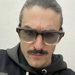 Gafas de Sol Retro de Moda 2025 con Logotipo Personalizado, Montura Grande con Remaches, Protección UV400, para Mujer y Hombre, para Conducir - Product Image 3