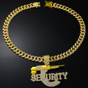 Collar con Colgante de Letra Luna y Pistola Estilo Hiphop, Diseño Popular en Aleación, Joyería de Moda para Hombre, Venta Caliente - Product Image 3