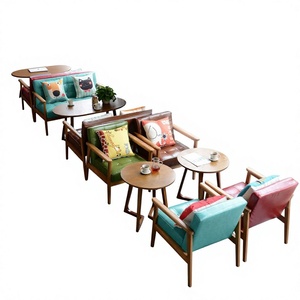 Set di Divani e Tavoli in Legno Massello per Ristoranti e Caffetterie in Stile Nordico Minimalista - Product Image 1